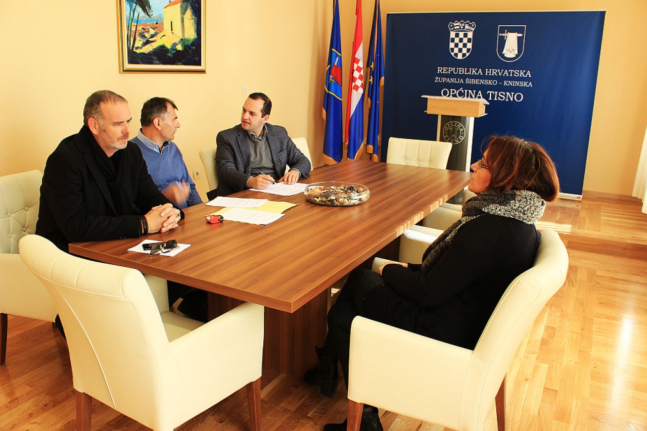 Potpisan ugovor o izvođenju radova na uređenju Trga na moru u Betini