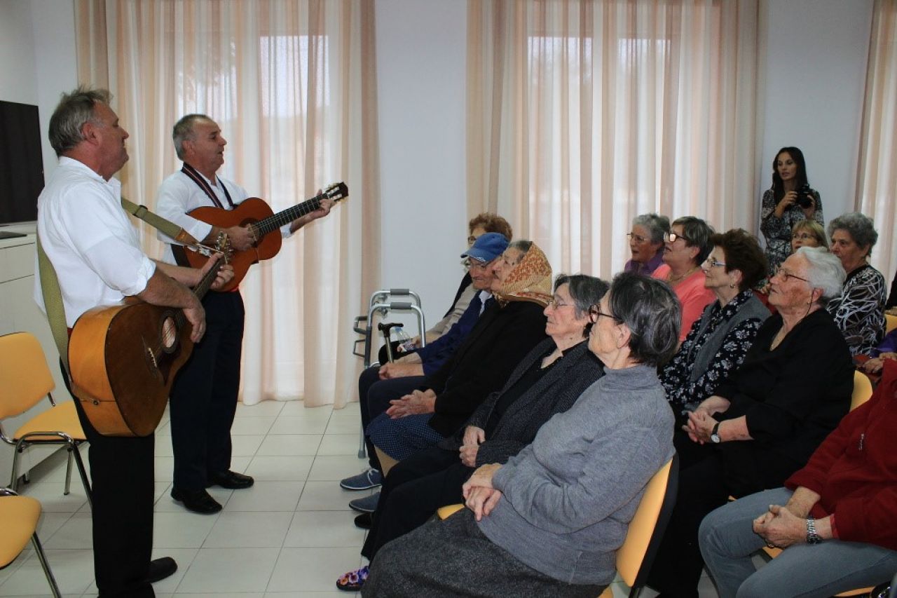 U Domu za starije u Tisnome obilježen Međunarodni dan starijih osoba 