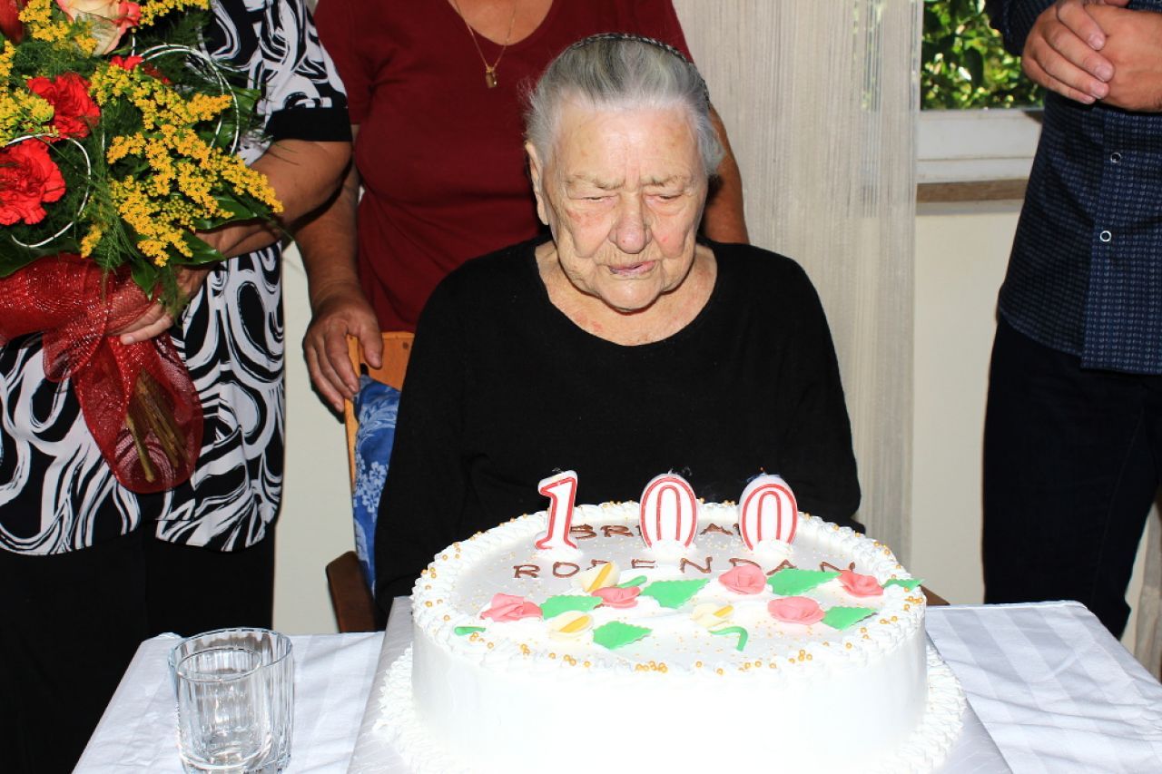 Preminula najstarija otočanka Ljubica Lapov iz Jezera 