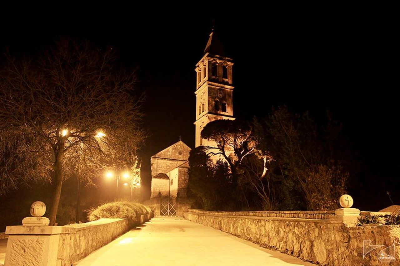 Završeni radovi na prilazu župnoj crkvi Gospe od zdravlja u Jezerima