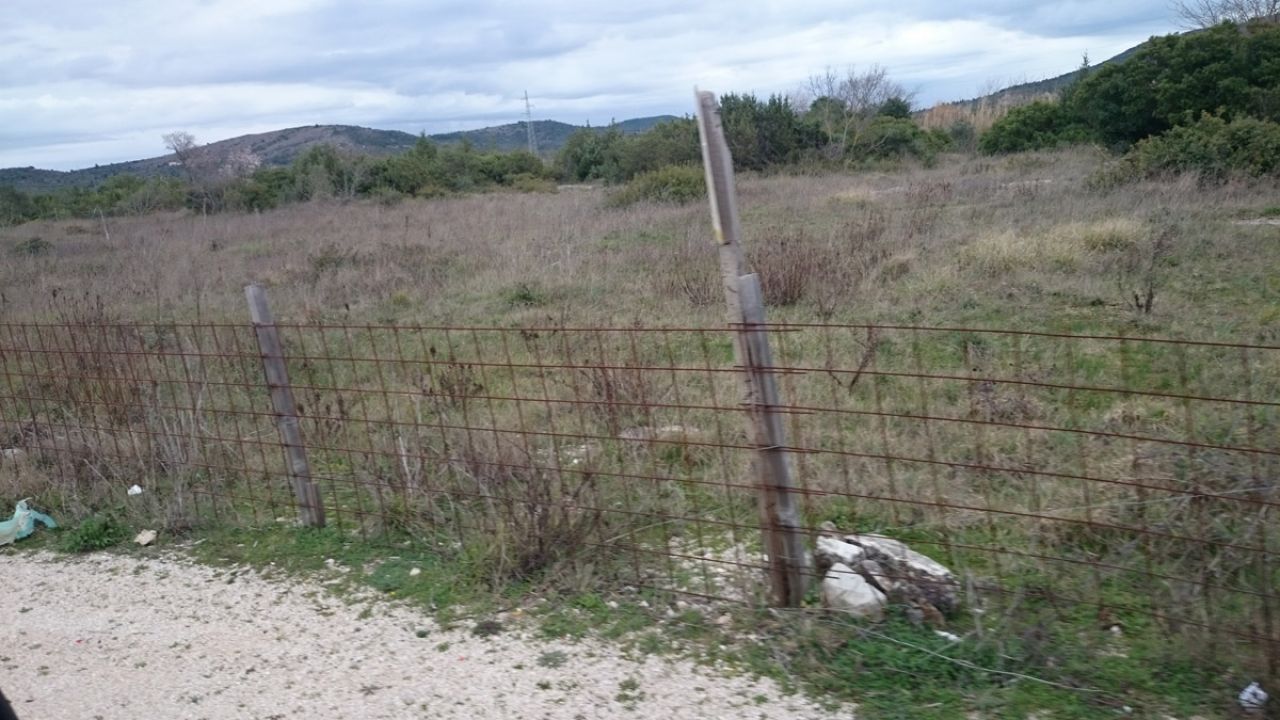 Poziv na uklanjanje nedozvoljenih ograda prema Odluci o komunalnom redu  