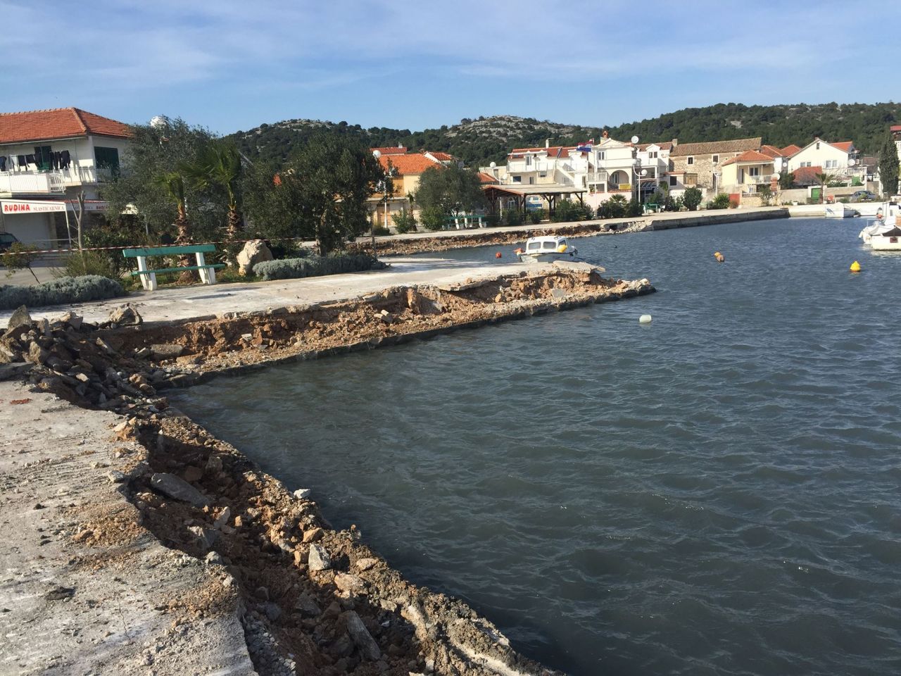 Privremeni prekid  radova  na II fazi sanaciji obale u Jezerima 