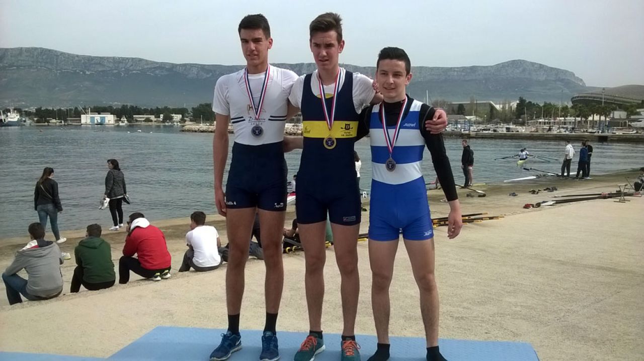 Pregršt medalja VK Dupin sa 1. regate Kupa Dalmacije 