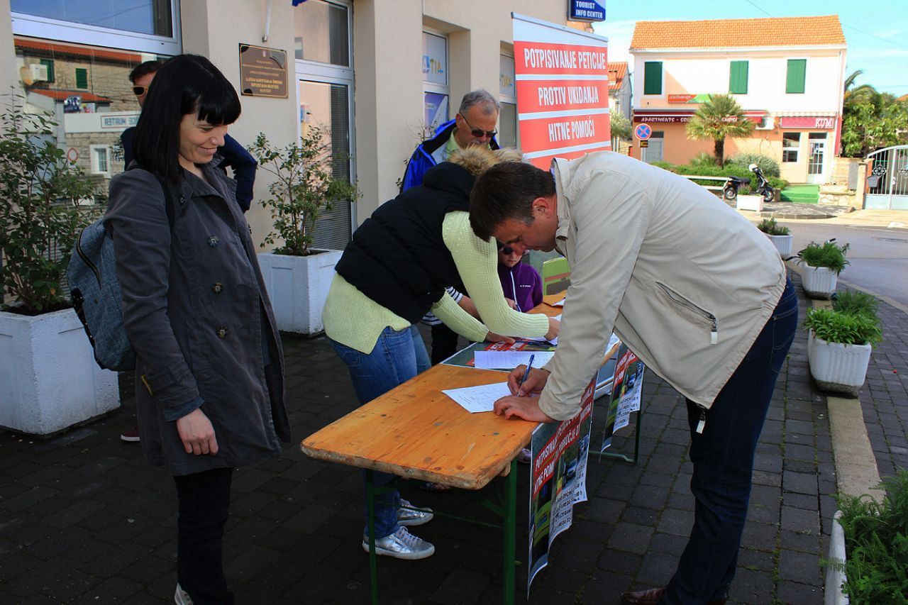 Prikupljeno 2733 potpisa na peticiji protiv ukidanja timova T-1 u ispostavi hitne medicine u Tisnome 