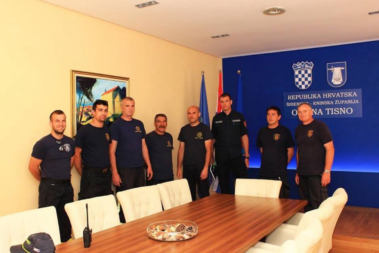 Vatrogasci DVD-a Tisno dobili zahvalnice zbog iznimnog doprinosa prilikom sanacije poplava na području općine Tisno 2015. godine