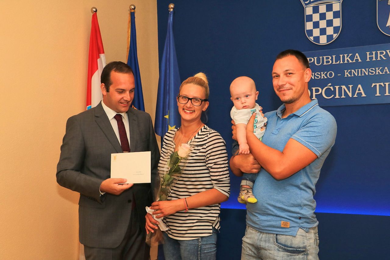 Mladi parovi na primanju kod načelnika