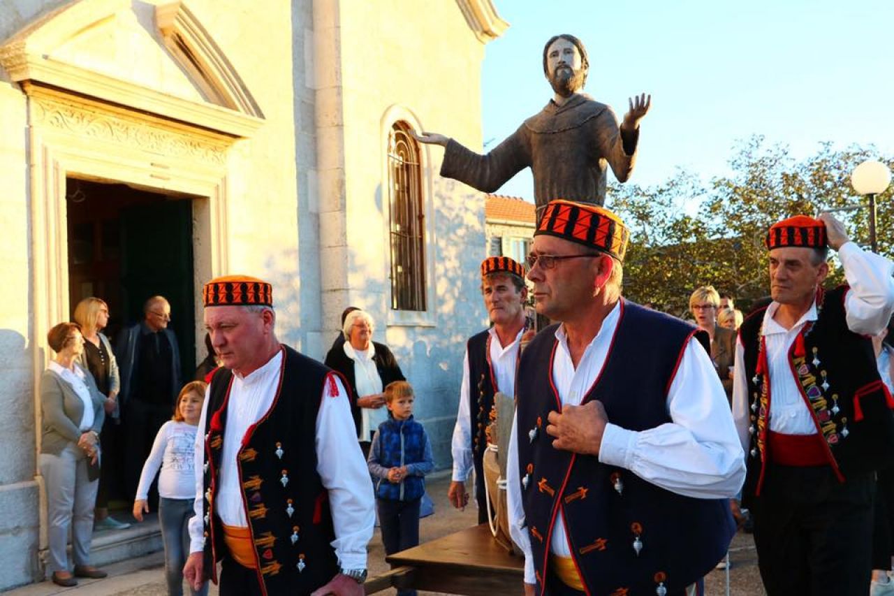 Proslava Dana Sv. Frane, zaštitnika betinske župe 
