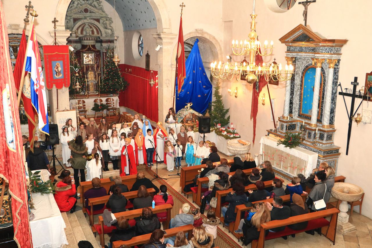 Dječji koncert "Božić u duši" u župnoj crkvi Gospe od zdravlja  