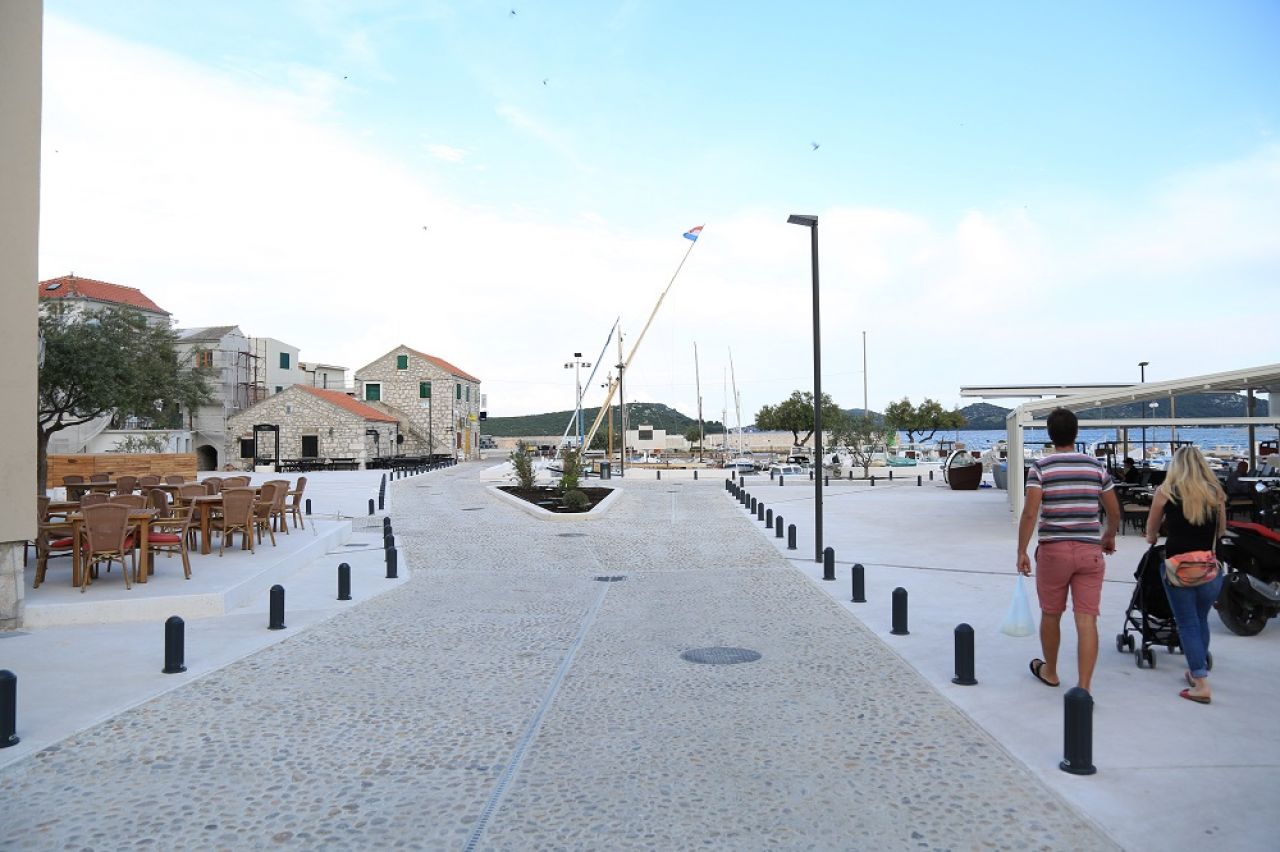 Raspisana bagatelna javna nabava za nastavak uređenja Trga Na moru u Betini 