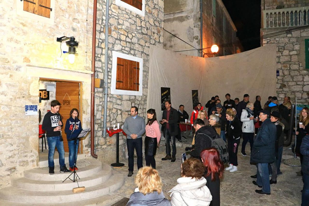 Živa i raspjevana Noć muzeja u Muzeju betinske drvene brodogradnje   