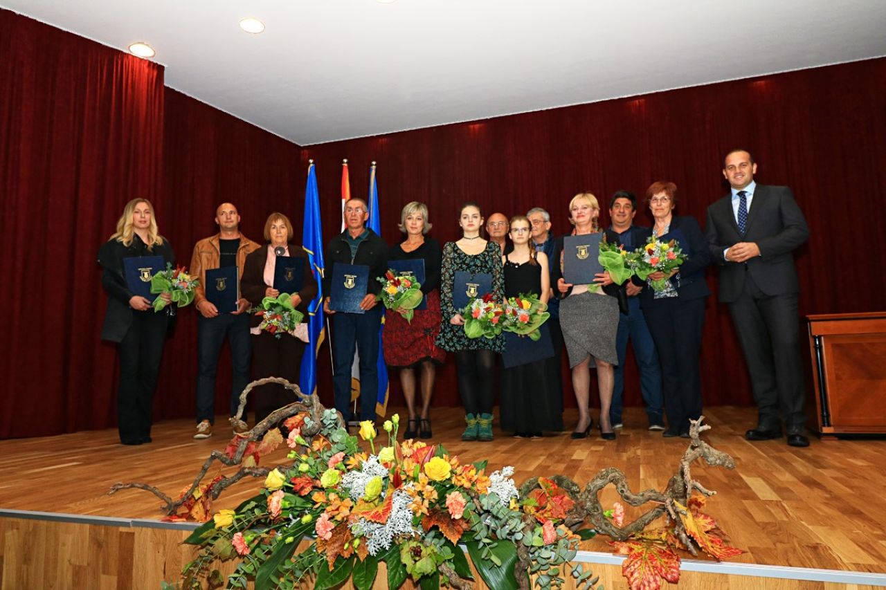 Svečana sjednica Općinskog vijeća Općine Tisno -  dodijeljene nagrade i priznanja 