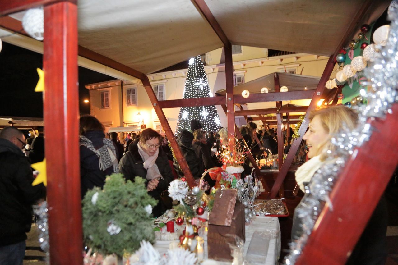 Početak Adventa obilježen humanitarnim sajmom za štićenike Dječjeg doma Maestral iz Splita  