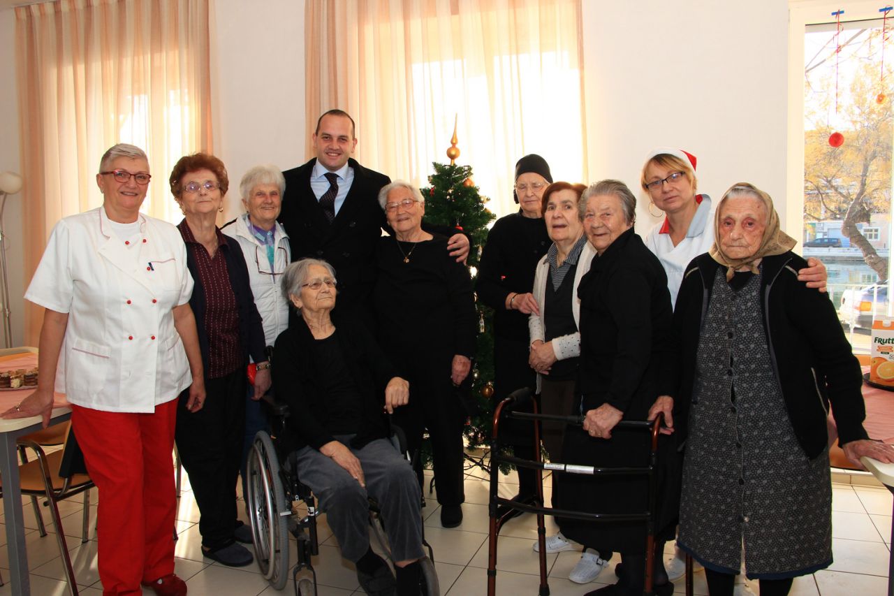Božićni posjet štićenicima Doma za starije i nemoćne Tisno 