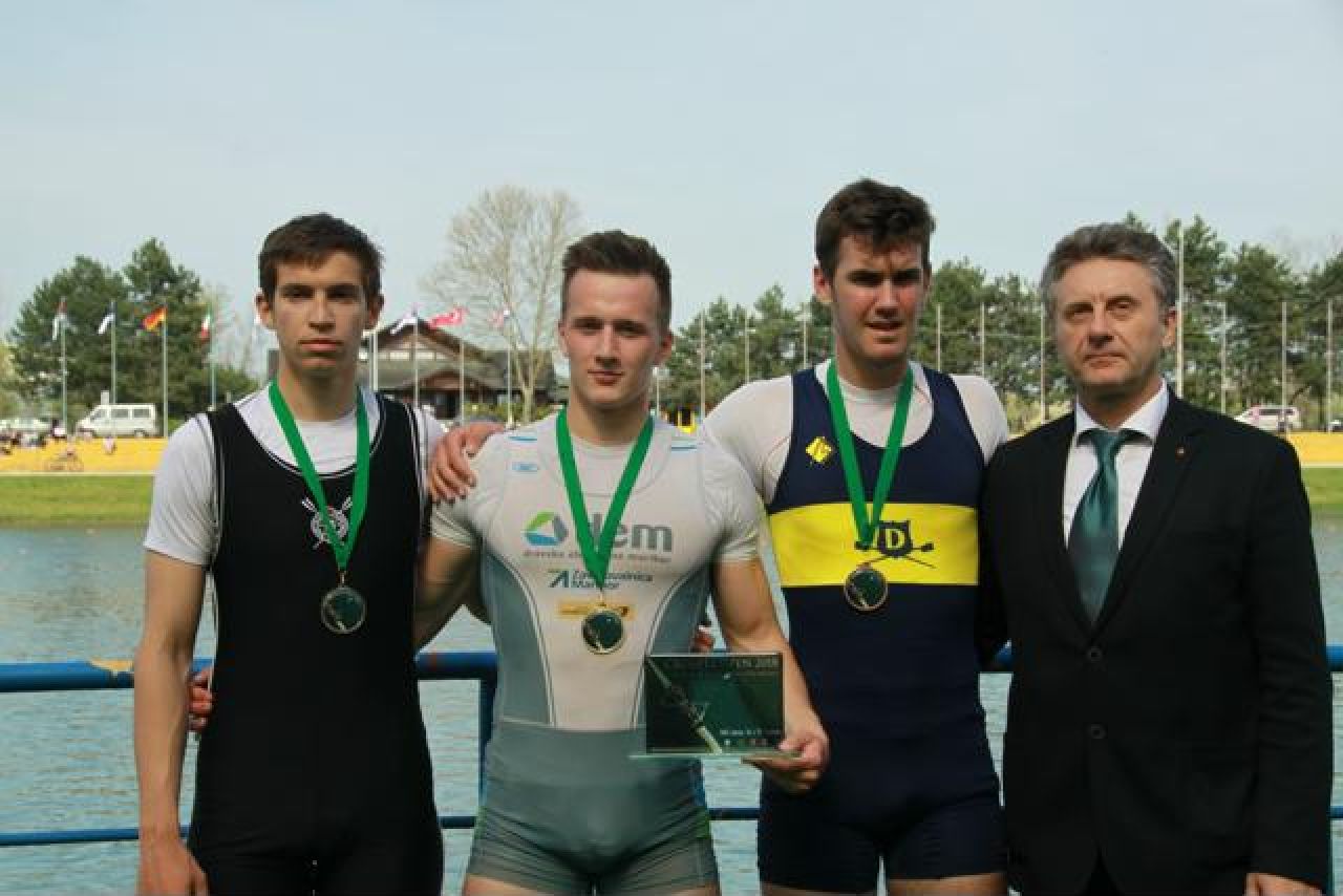 Veslači VK Dupin na međunarodnoj regati Croatia open osvojili pet medalja 