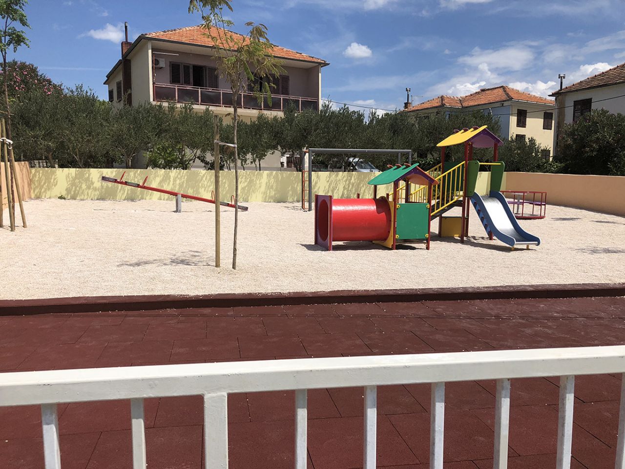 U Jezerima kod Spomenika uređeno igralište za najmlađe 