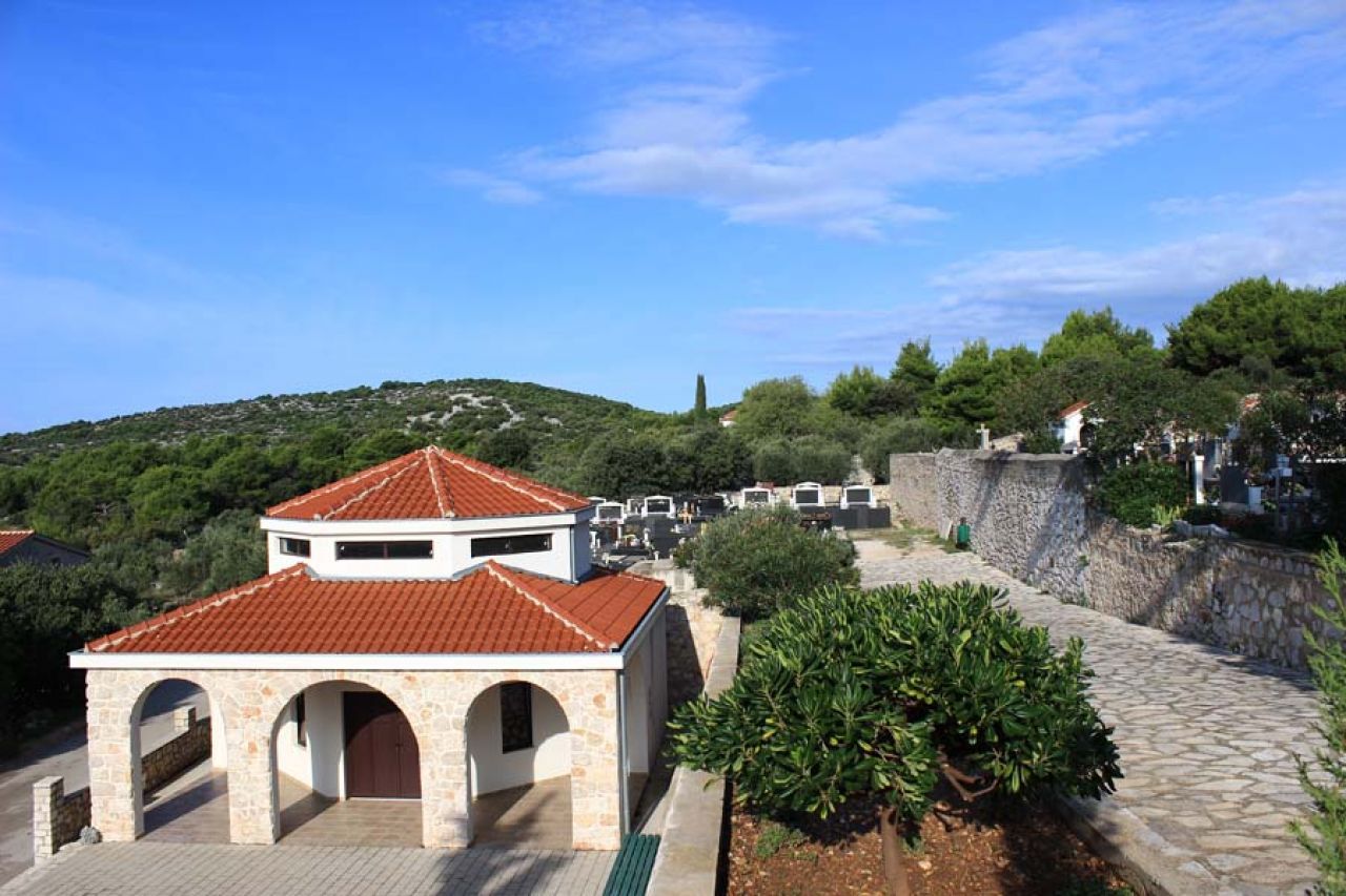 Obavijest o prodaji grobnih mjesta na Mjesnom groblju u Jezerima 