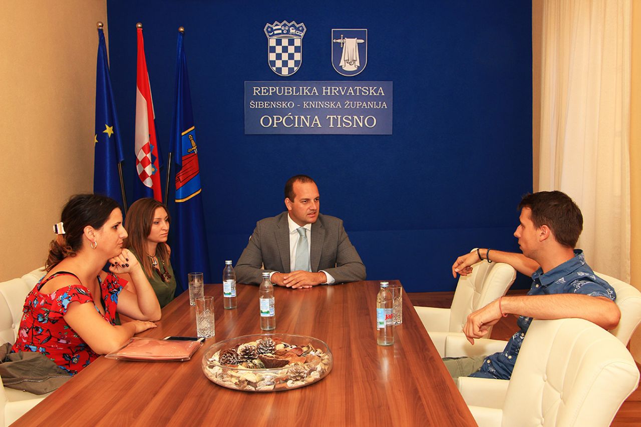 Organizatori Betina Film Festivala na prijemu kod načelnika Općine Tisno  