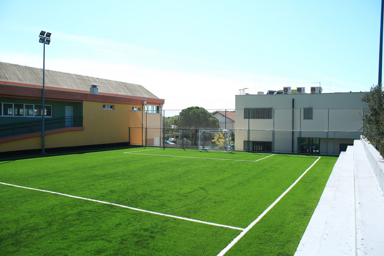 Završeni radovi na uređenju malonogometnog igrališta u Tisnom 