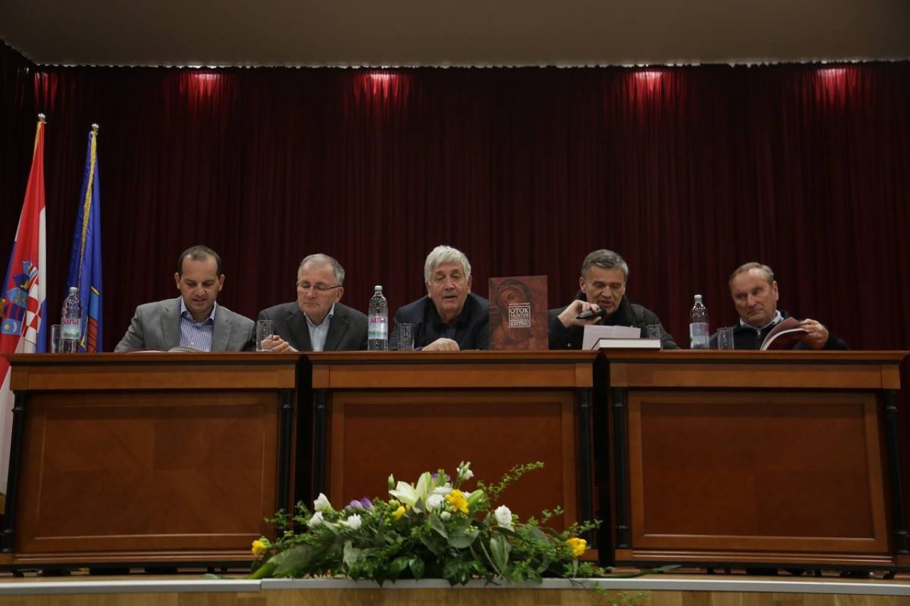 Predstavljena knjiga Otok Murter - Pogled na baštinu  