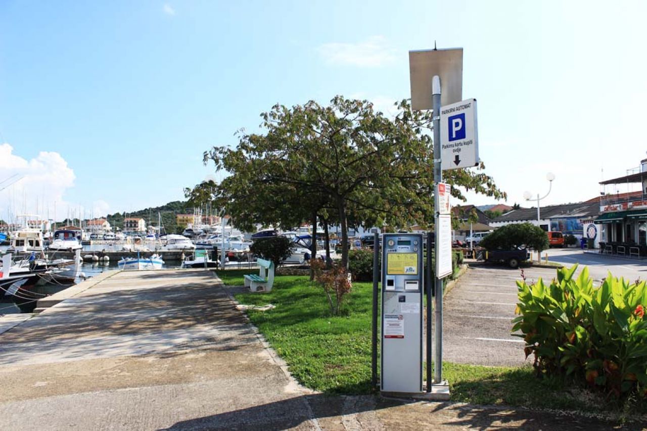 Ježinac d.o.o. - Obavijest o početku naplate parkinga na području Općine Tisno 