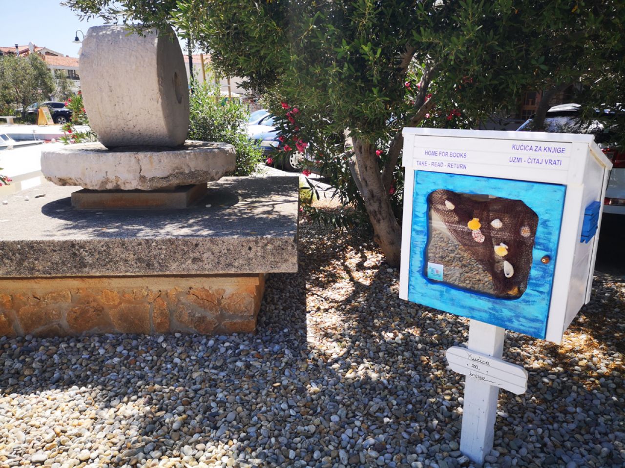 Postavljena i četvrta kućica za knjige - Uzmi,čitaj,vrati 