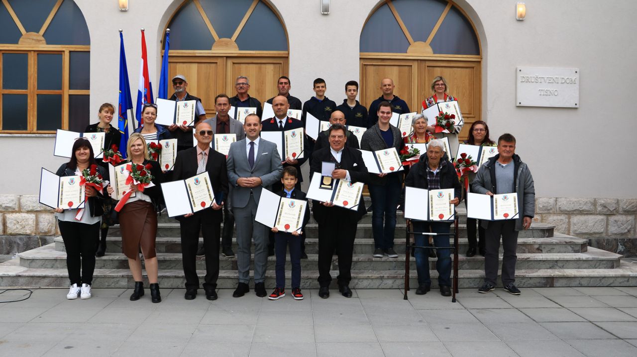 Dodijeljene nagrade, priznanja i zahvalnice Općine Tisno povodom Dana Općine  
