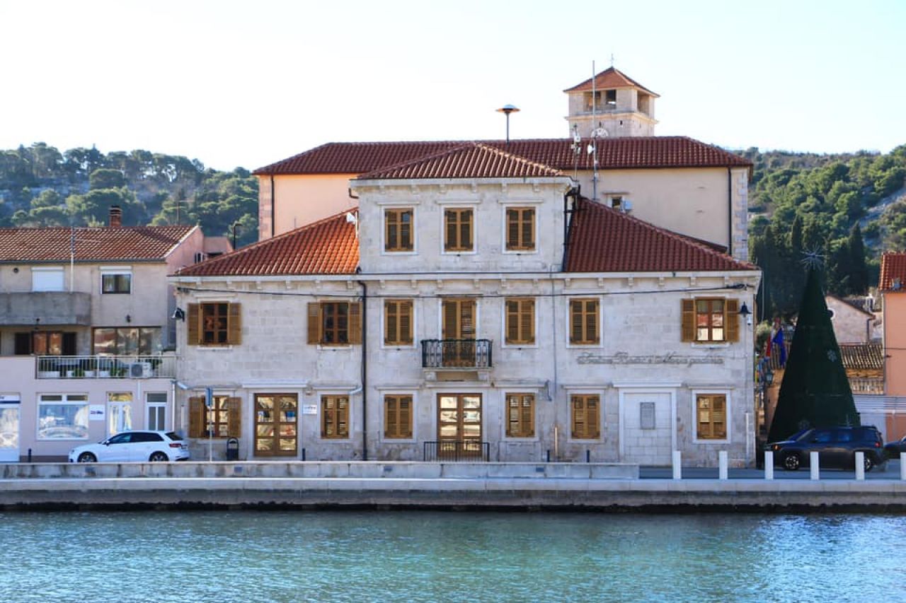 Općina Tisno dobila Europska sredstva za uređenje prostorija KUD-a Hartić 