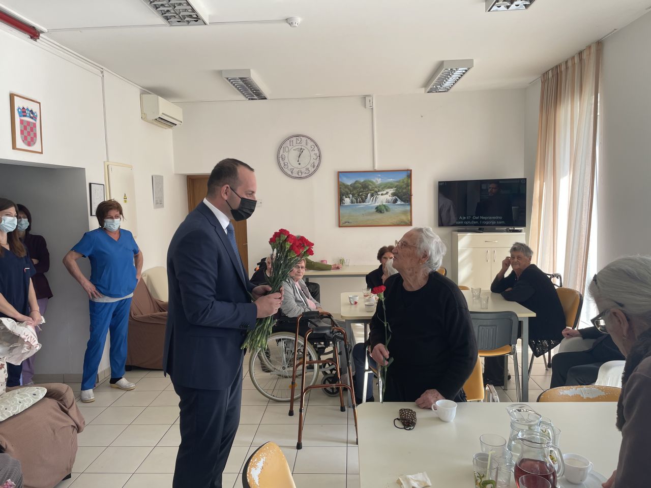 Načelnik čestitao Međunarodni dan žena štićenicama i djelatnicama Doma za starije osobe Tisno 