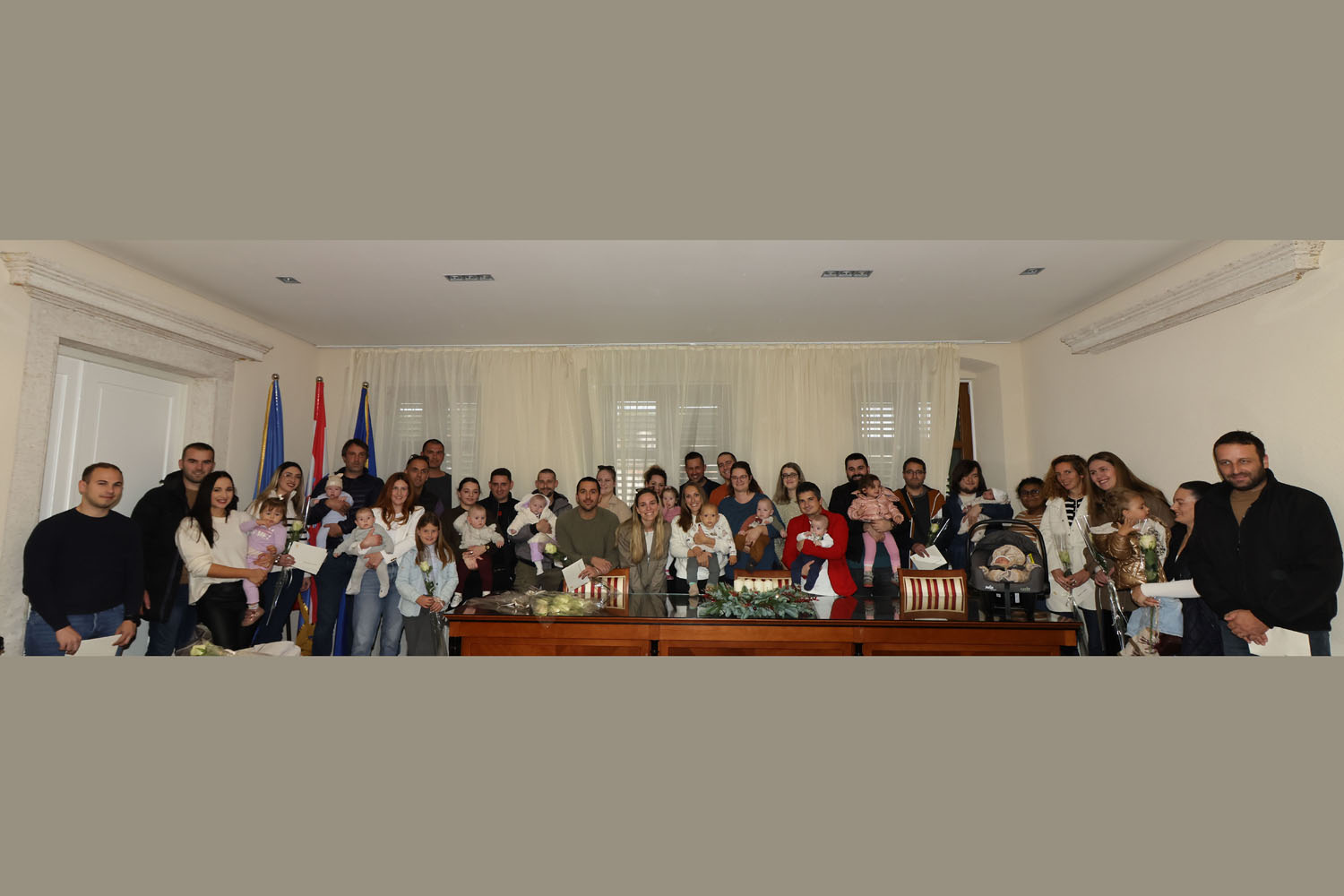 Dodijeljene potpore Općine Tisno za vjenčane parove i novorođenu djecu u 2025. godini