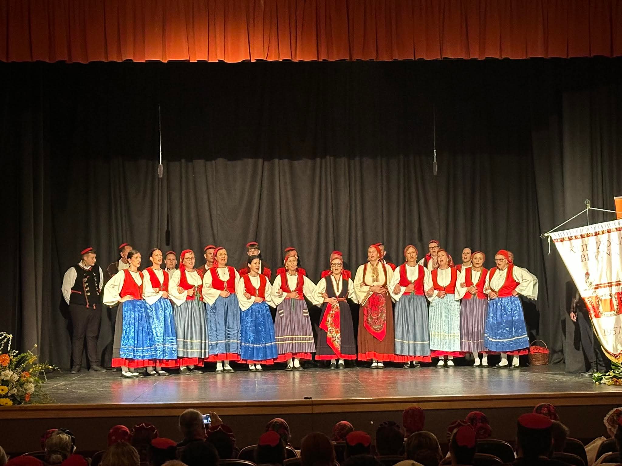 Betinska Zora oduševila na županijskoj smotri folklora